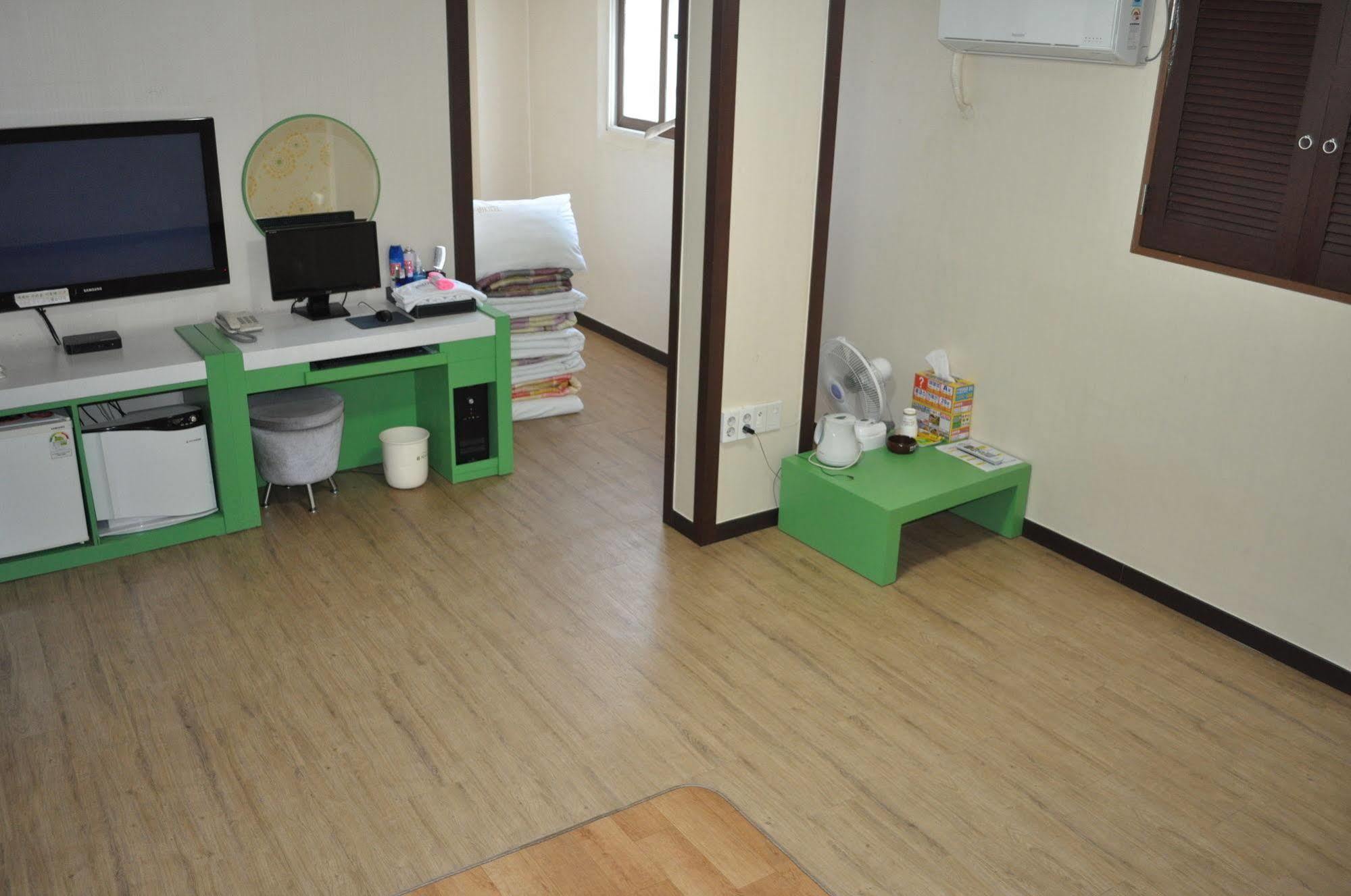 Goodstay Woosin Hotel جيونجو المظهر الخارجي الصورة