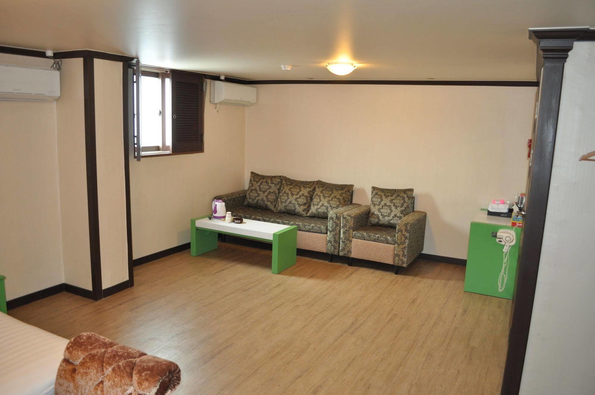 Goodstay Woosin Hotel جيونجو المظهر الخارجي الصورة