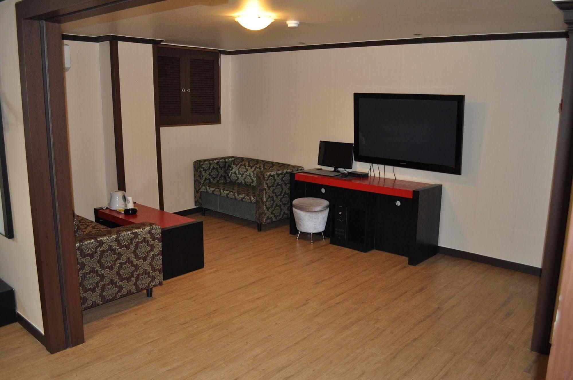 Goodstay Woosin Hotel جيونجو المظهر الخارجي الصورة