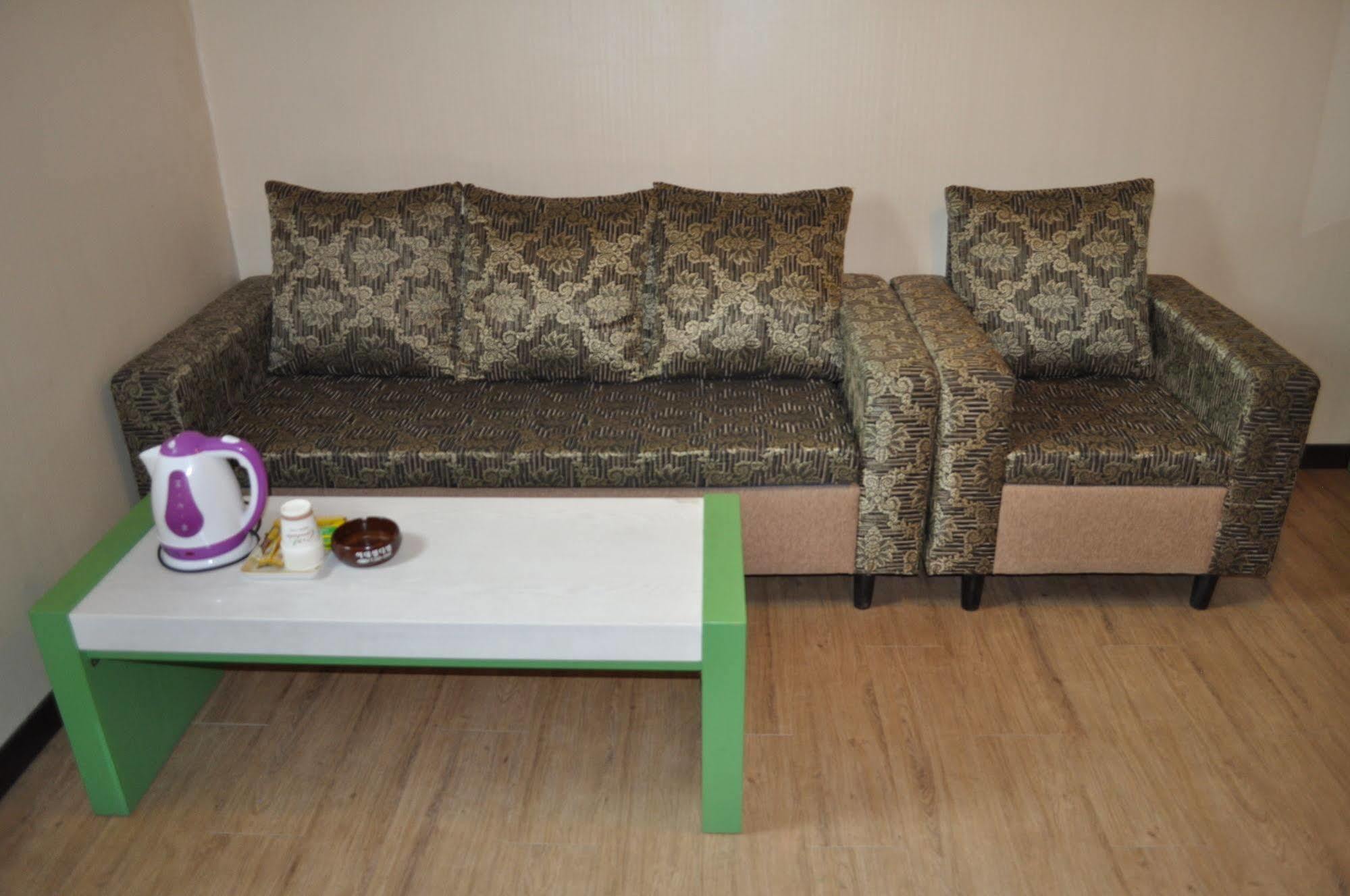 Goodstay Woosin Hotel جيونجو المظهر الخارجي الصورة