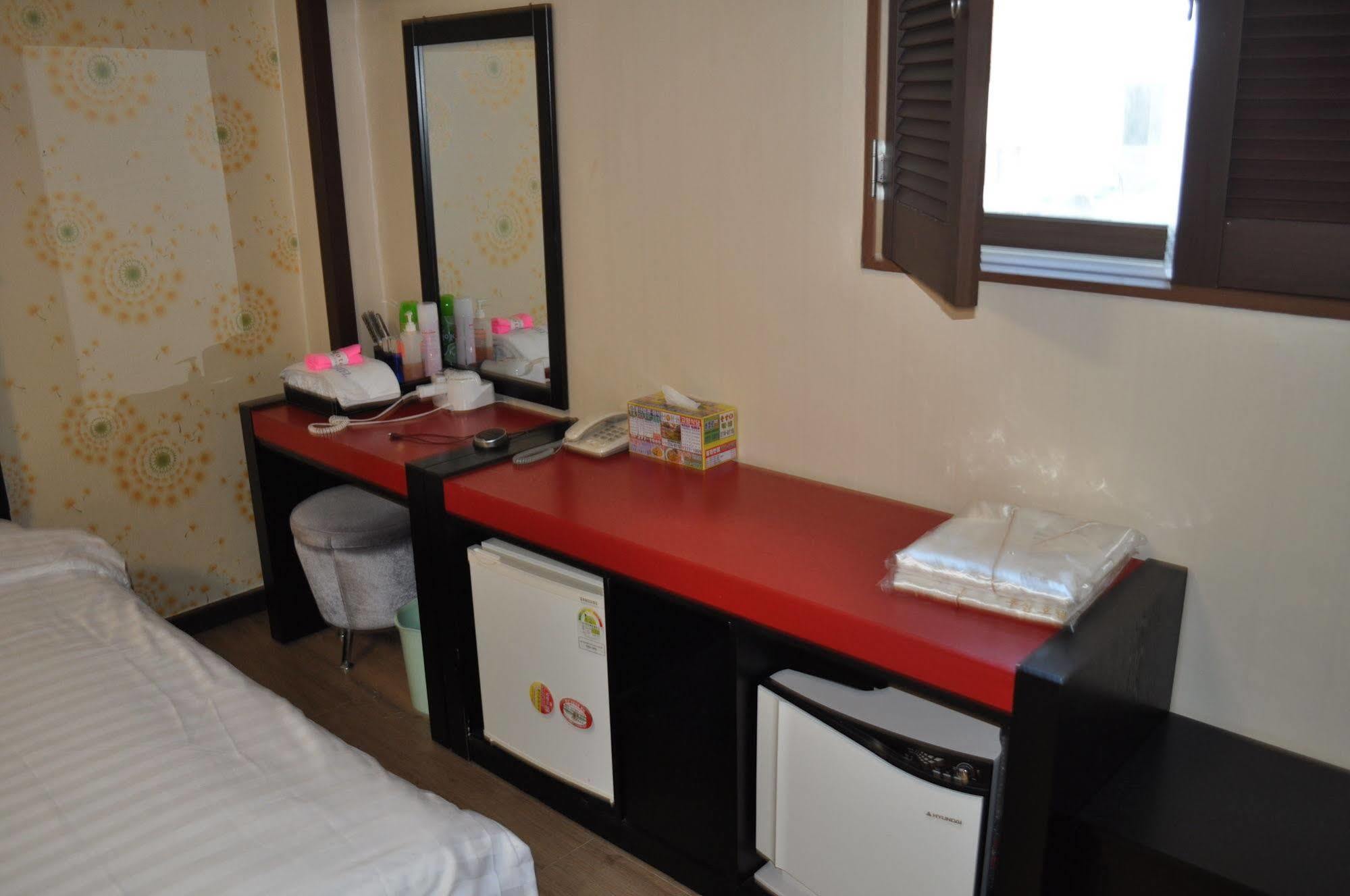 Goodstay Woosin Hotel جيونجو المظهر الخارجي الصورة